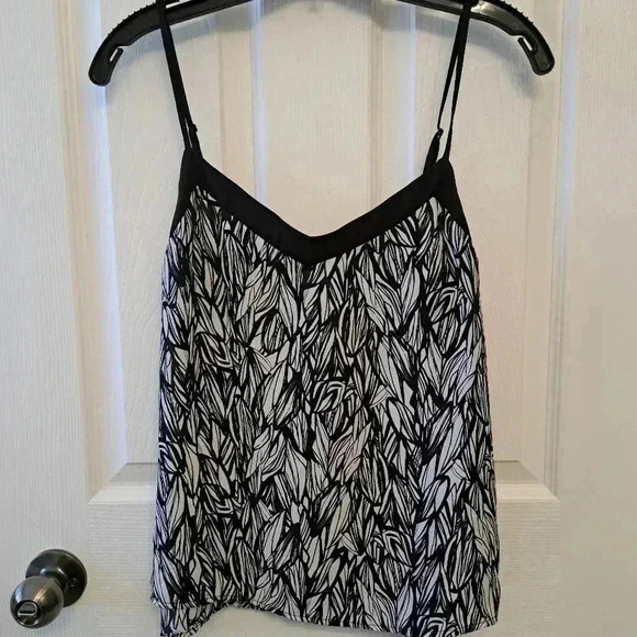❤️ Black and  White Dynamite Sleeveless Top - Picture 11 of 13